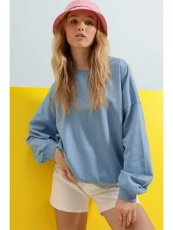 Sweatshirt In Blau -Widmannca Verkaufe chezalou sweatshirt in blau 3