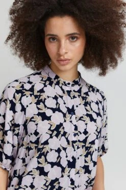 ICHI Druckbluse In Lila 11 ICHI Druckbluse In Lila -Widmannca Verkaufe ichi druckbluse in lila 3