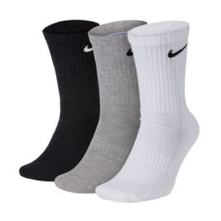 Mode-Highlights 2025: Diese Basics gehören in jeden Kleiderschrank -Widmannca Verkaufe nike socken 3er pack in schwarz grau weiss